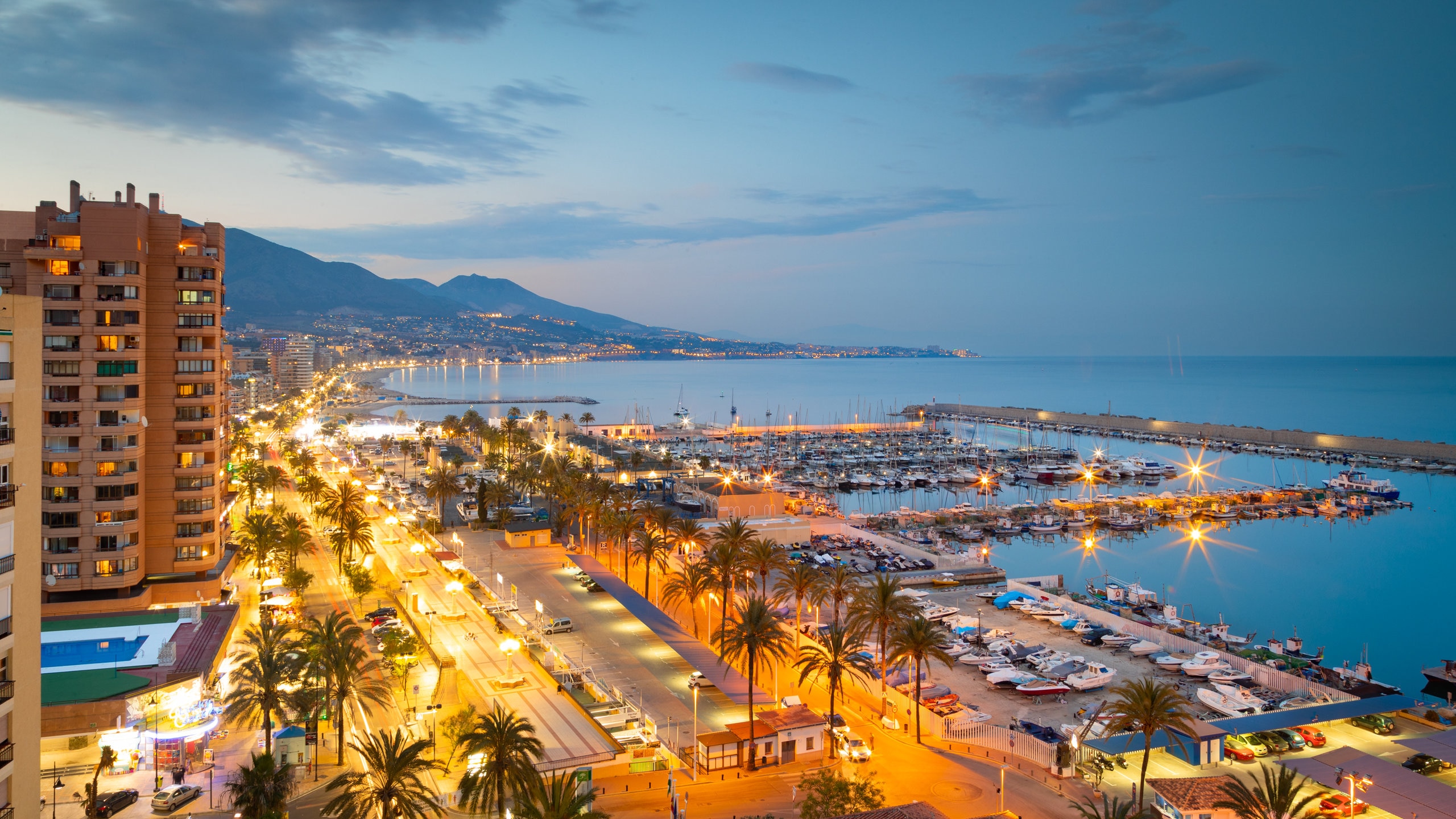 Fotografía a color tomada en altura de Fuengirola, España.