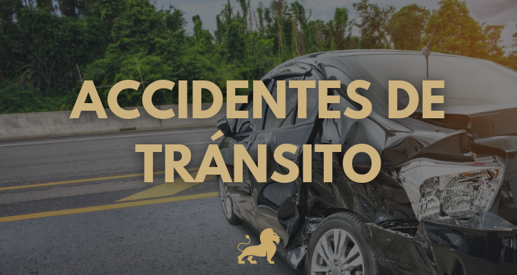 Foto botón con las palabras ACCIDENTES DE TRÁNSITO en mayúscula y un fondo con un automóvil con daños materiales en la calle