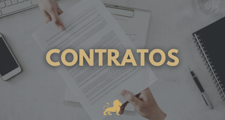 Foto botón con la palabra CONTRATOS en mayúscula y un fondo con dos manos intercambiando un contrato.